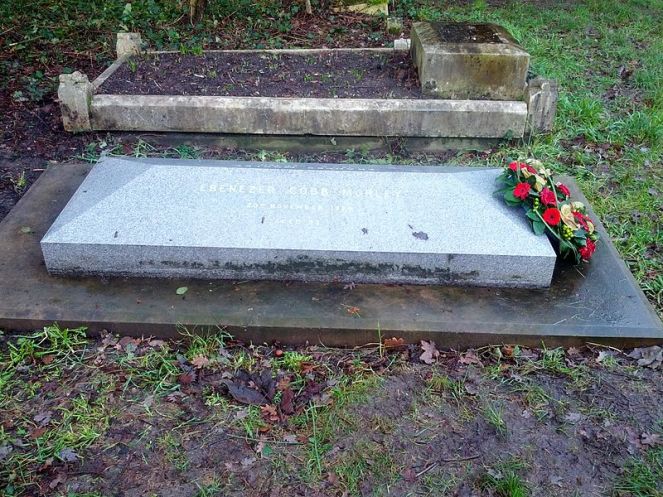 The grave of Ebenezer Cobb Morley, with a wreath laid in commemoration of the FA's 150th anniversary in 2013 (image by Justin Cormack on Wikimedia Commons)