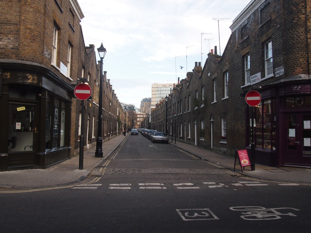 Discovering the “impossibly handsome” Roupell Street – Flickering Lamps
