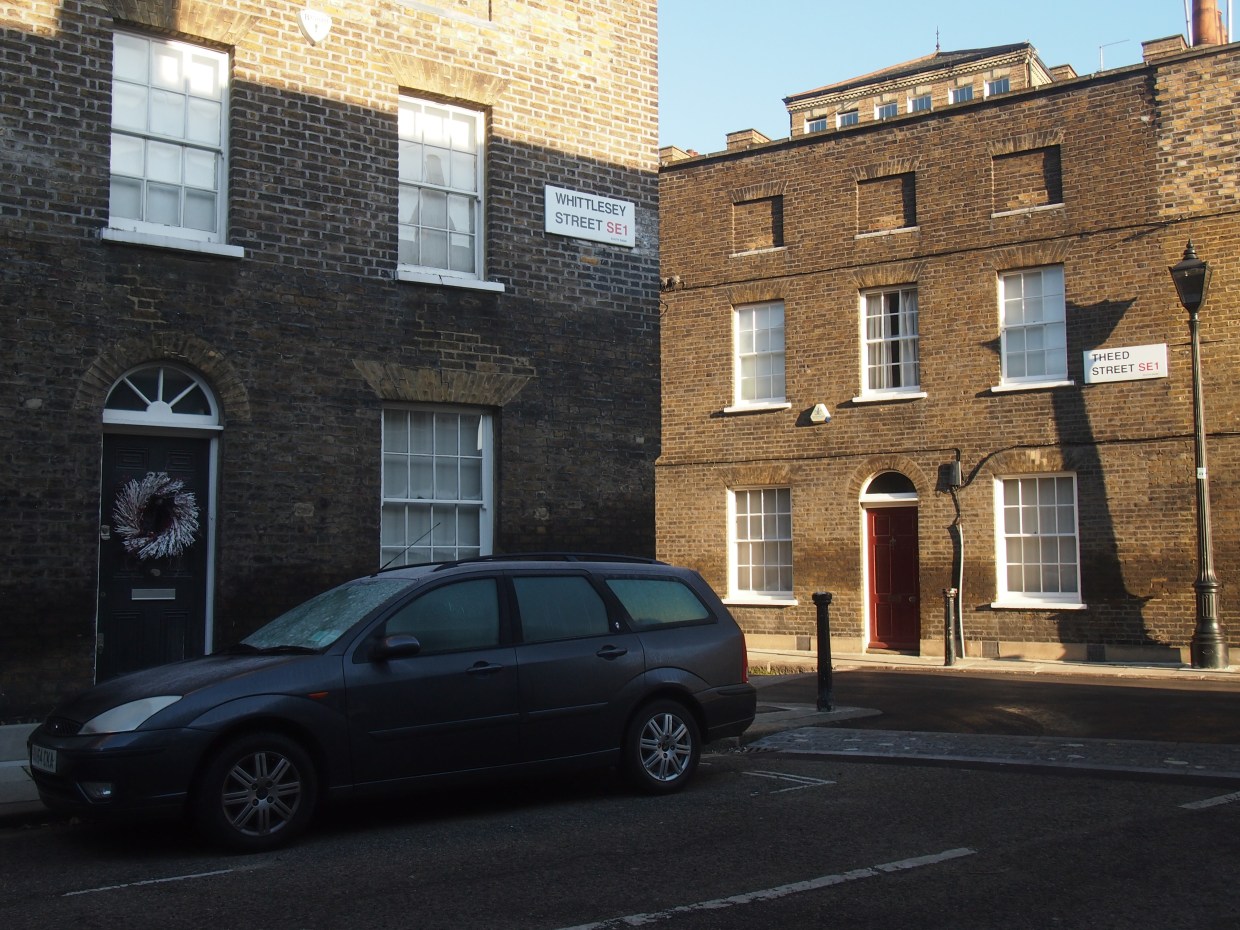 Discovering the “impossibly handsome” Roupell Street – Flickering Lamps