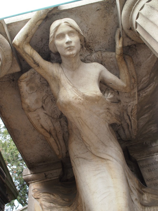 Beautiful figure by reknowned sculptor Albert Bartholomé on the grave of the Pam family